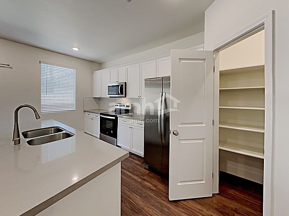 4th image of 6022 Schmidt St
