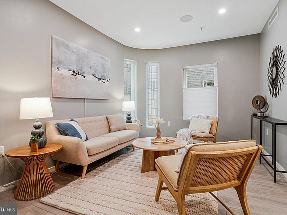 3rd image of 756 Park Rd NW #2