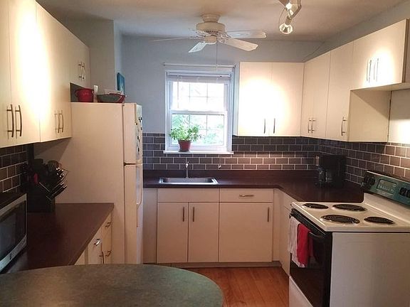 4th image of 108 Maple St APT 4