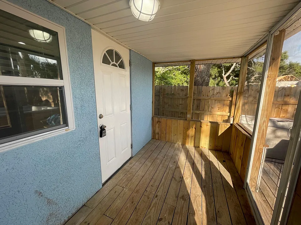 enclosed front patio & entry