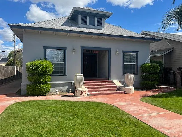 814 N Van Ness Ave — Photo 2