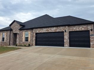 933 Red Cedar Pl, Rogers, AR 72756