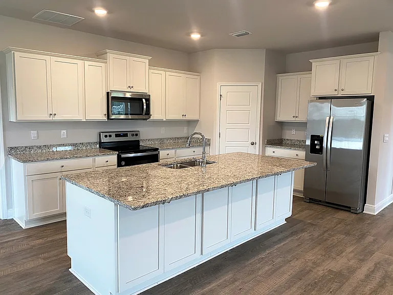 104 London Cir — Photo 6