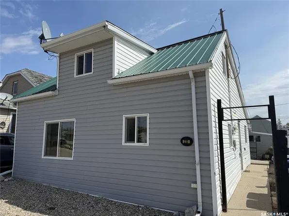 233 Central Ave, Montmartre, SK S0G 3M0