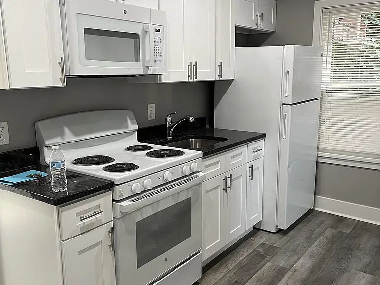 2034 Edgmont Ave #1R — Photo 1