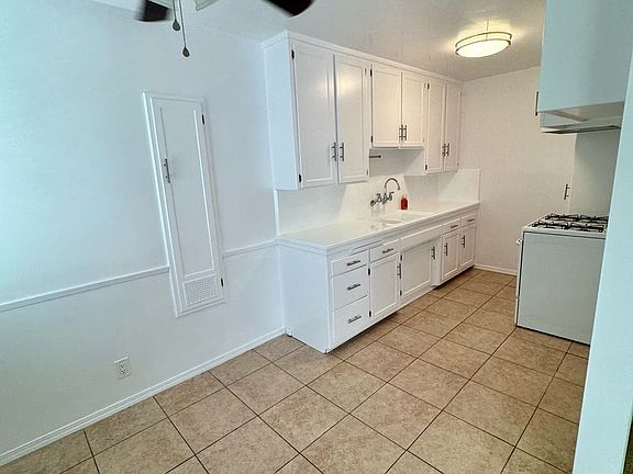 4th image of 1517 E 3rd St #12