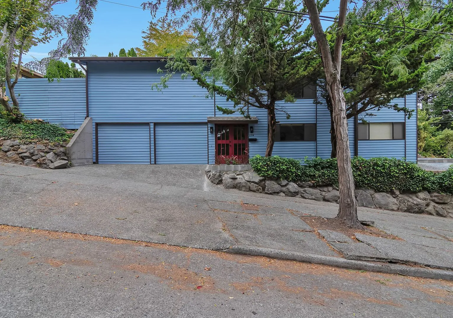 Magnolia Mid Century Modern parklike setting home for rent — Photo 1