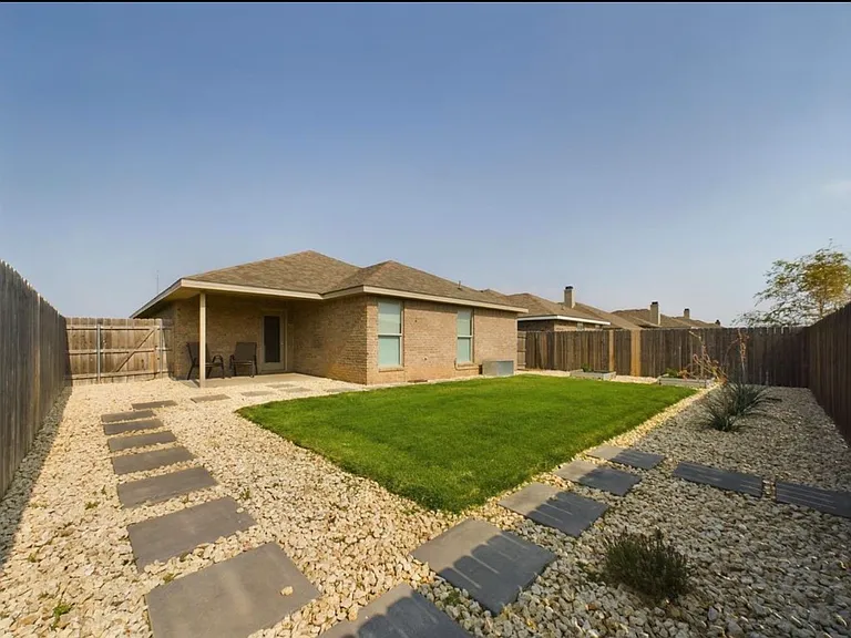 2911 Urbana Pl — Photo 11