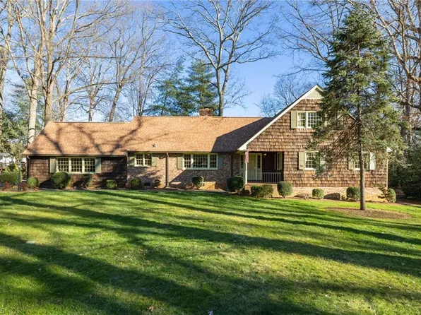 1 Saint Francis Ct, Greensboro, NC 27408