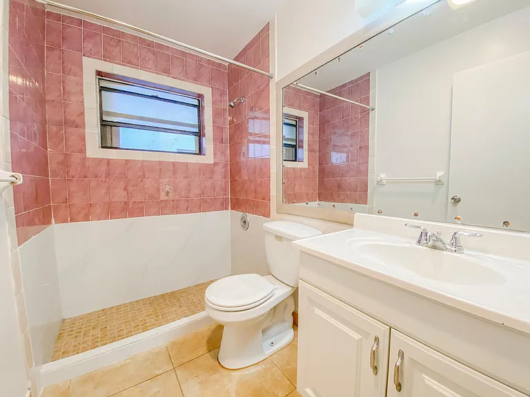 1016 NE 33rd St — Photo 7