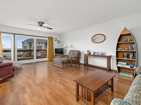 4th image of 248 W Lakeshore Dr APT D