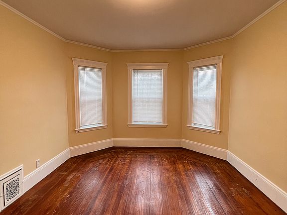 4th image of 227 Holland St #4