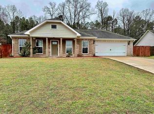 916 Huck Finn Blvd, Redfield, AR 72132