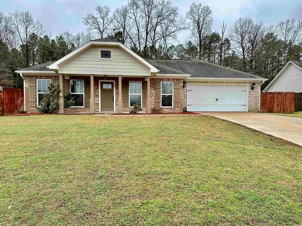 916 Huck Finn Blvd, Redfield, AR 72132