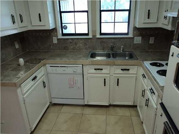 4th image of 247 Twin Oaks Dr