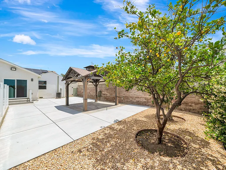 10951 Whitegate Ave — Photo 38