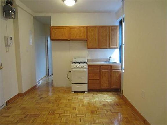 3rd image of 83 Macdougal St APT 23
