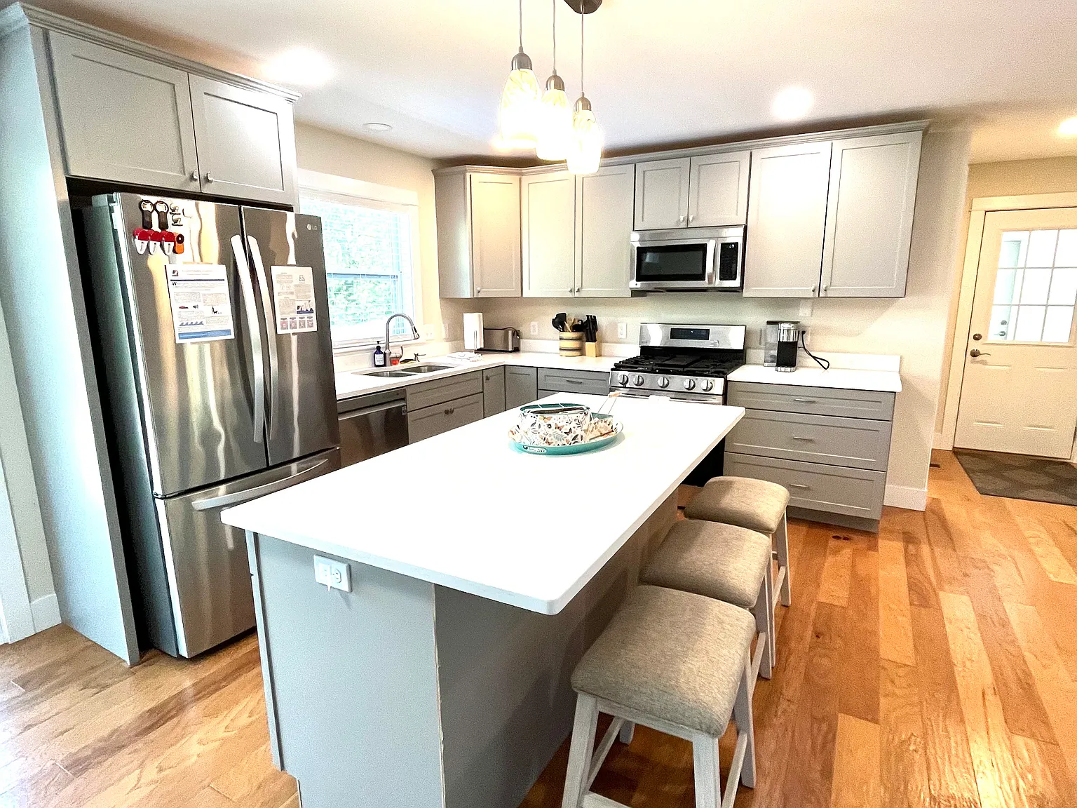 4 bed, 3001 sqft, $2,500 — Photo 2