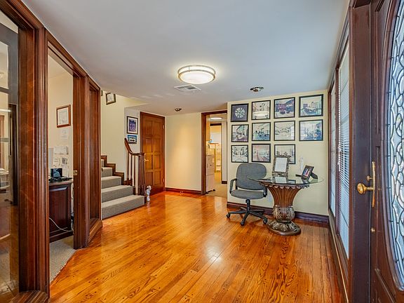 4th image of 888 N Kenilworth Ave