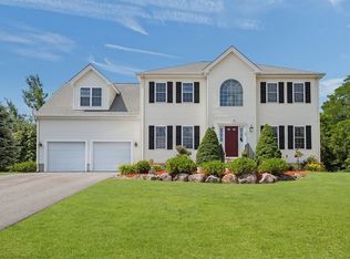 30 Willow Creek Dr, Attleboro, MA 02703