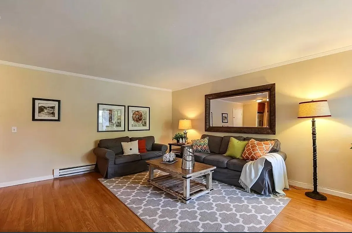 Building Photo - 7100 Rainbow Dr #7
