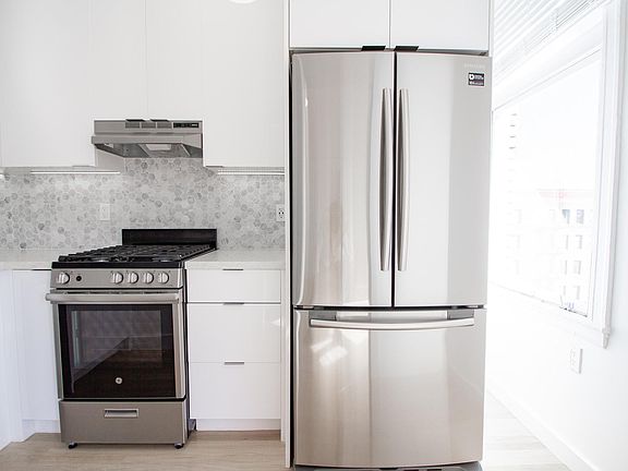 2nd image of 1106 Bush St APT 505