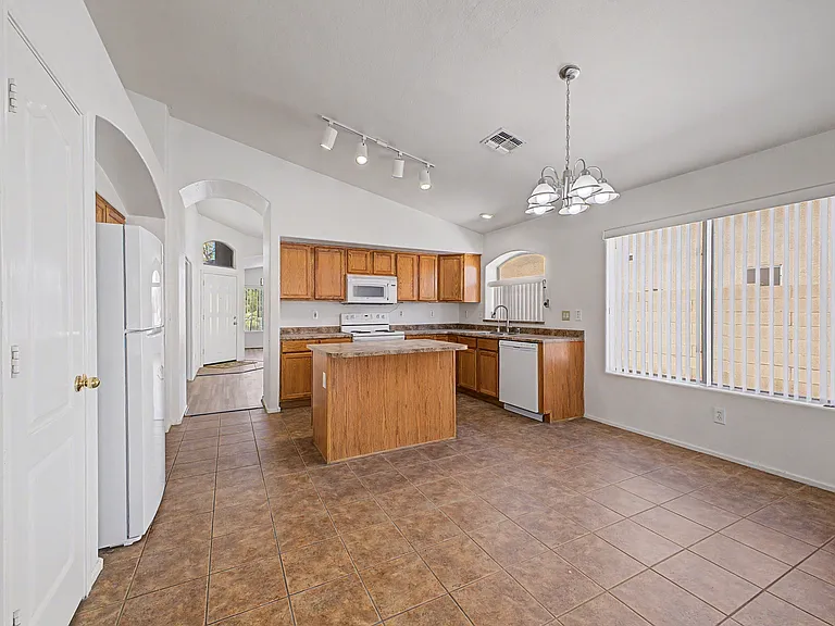 4649 E Augusta Ave — Photo 9