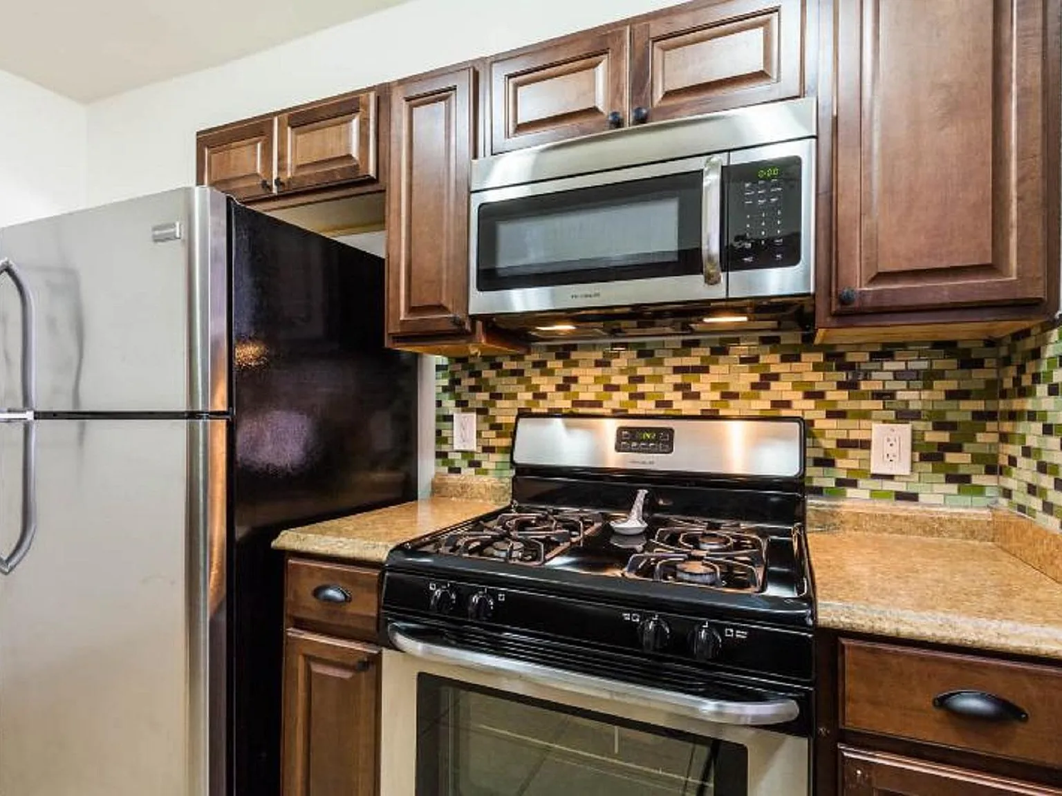 2 bed, 900 sqft, $1,599 — Photo 4