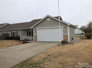 860 Faith Dr, Salina, KS 67401
