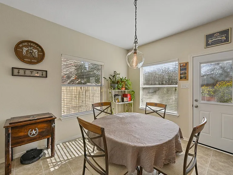 1905 Francis Ct — Photo 9
