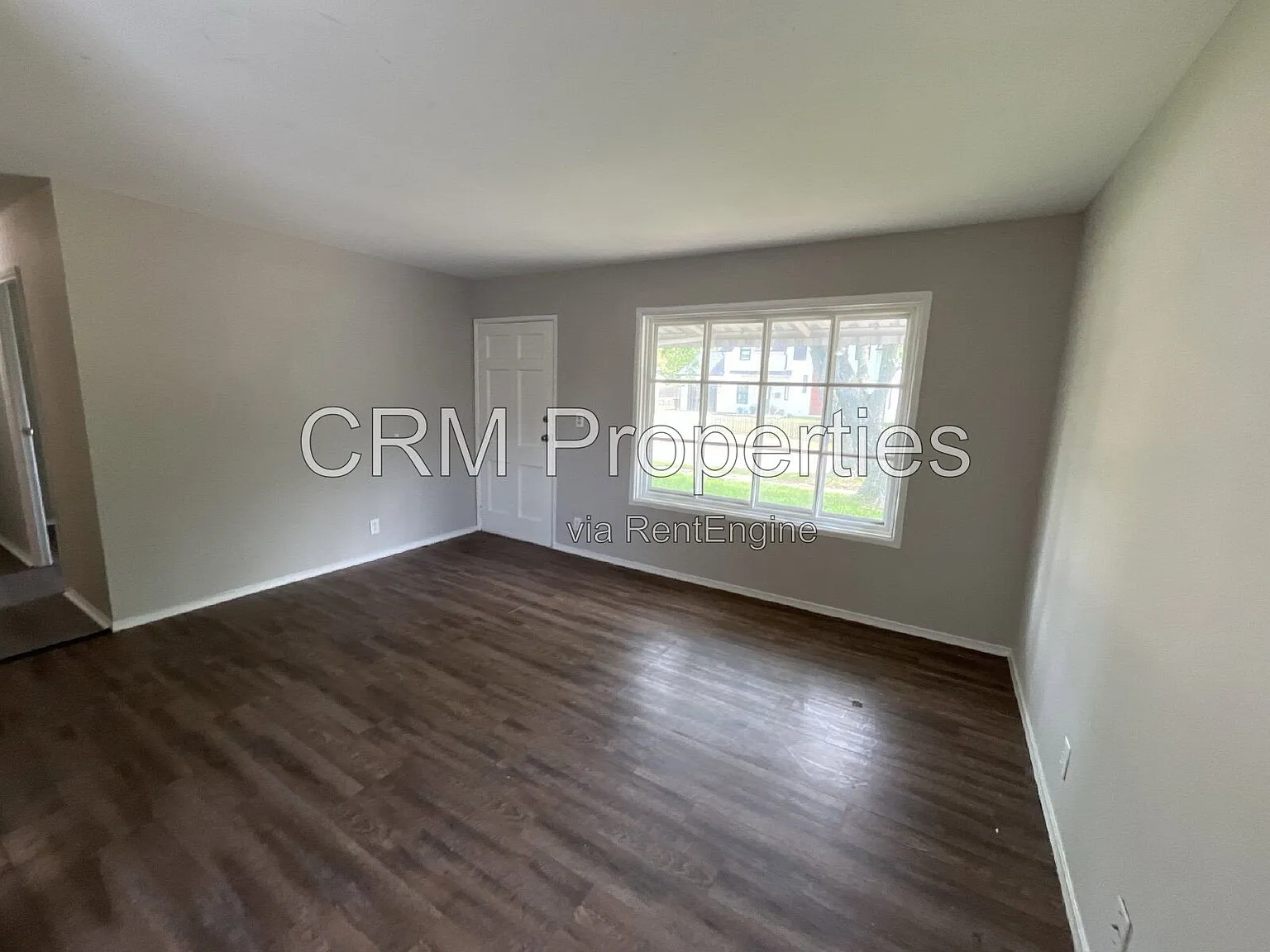 3 bed, 1.0 bath, 925 sqft, $1,350 — Photo 3