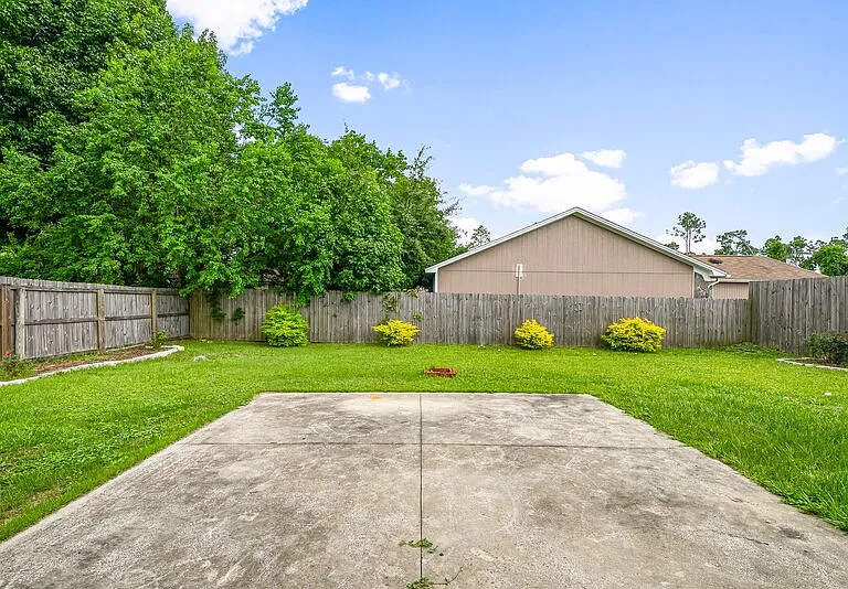 7750 Betty Louise Dr — Photo 22