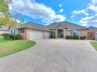 2604 SE 8th St, Moore, OK 73160
