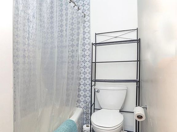 3rd image of 351 Oakhill Ave APT 207