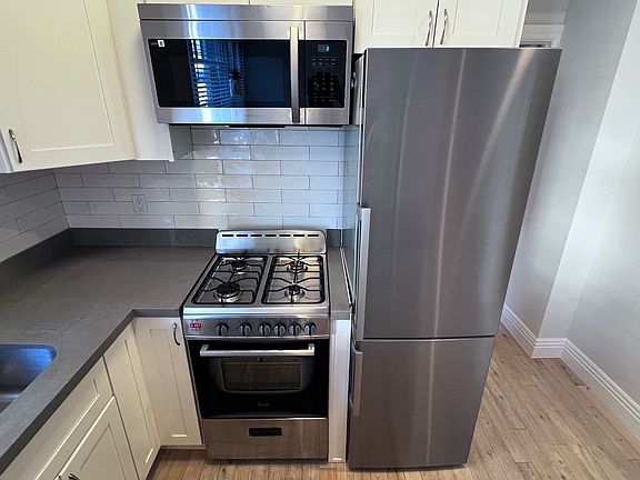4th image of 171 Montecito Ave #204