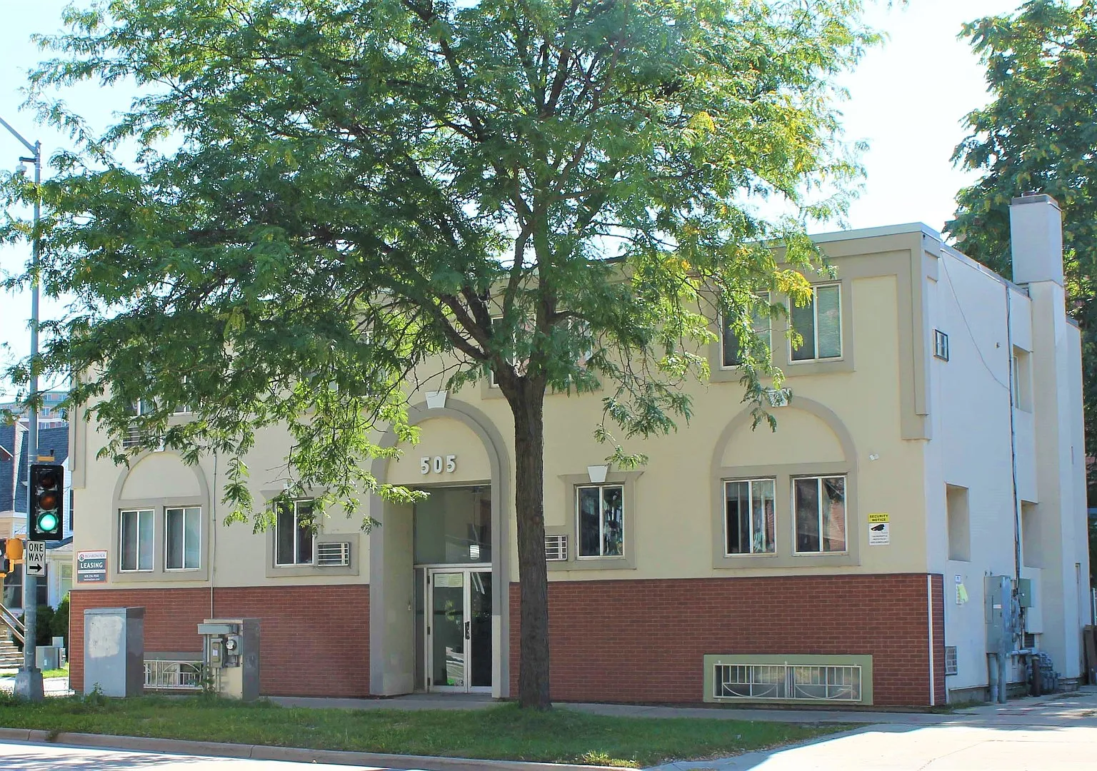 505 W Johnson St — Photo 1