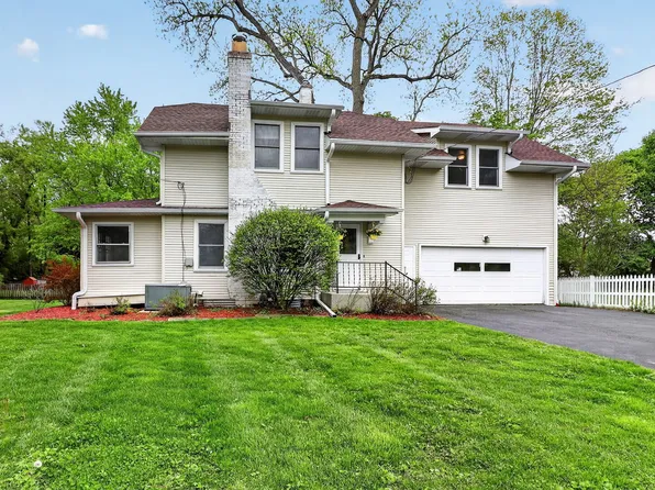 32W183 Glos St, Wayne, IL 60184
