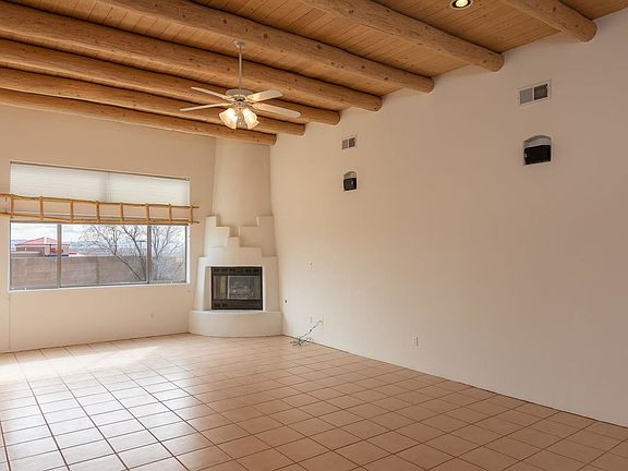5th image of 4900 Mikell Ct NW