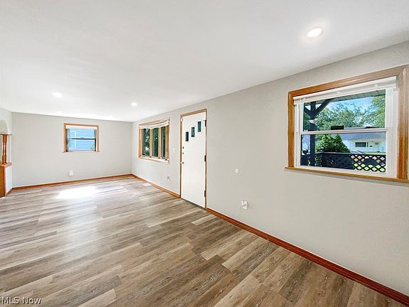 3rd image of 2827 McKinley St