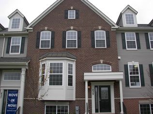 439 Town Center Blvd, Gilberts, IL 60136