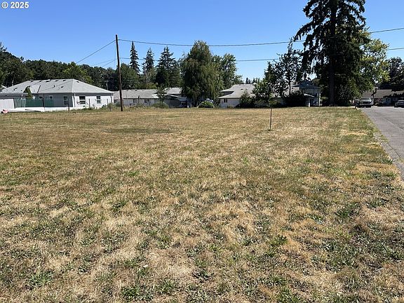 2nd image of 718 SW Cedarwood Ave