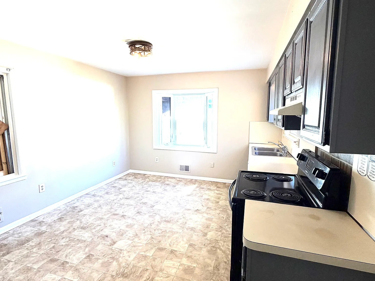 3 bed, 1092 sqft, $1,550 — Photo 3