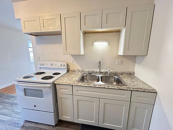 4th image of 115 Scott Ave #6