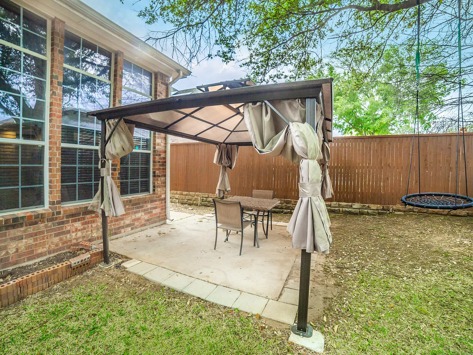 4 bed, 2971 sqft, $3,700 — Photo 2