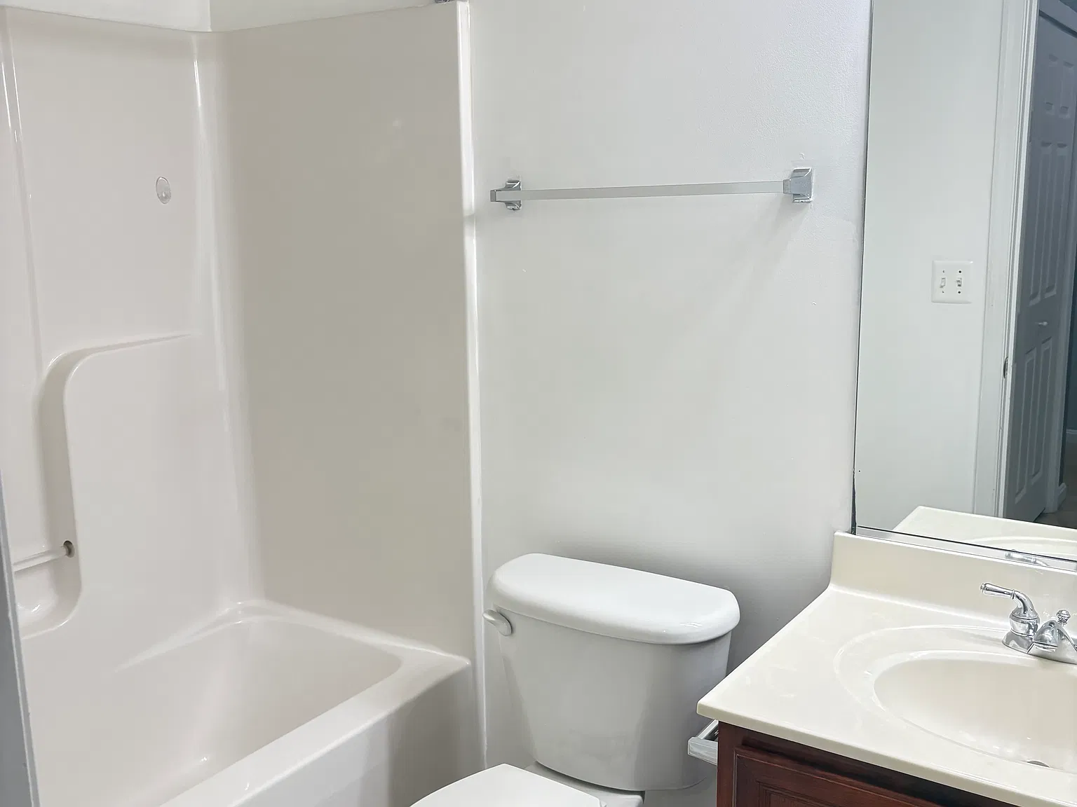 2 bed, 1686 sqft, $1,300 — Photo 3
