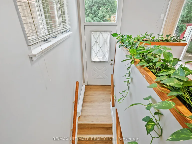 121 Elvaston Dr — Photo 18