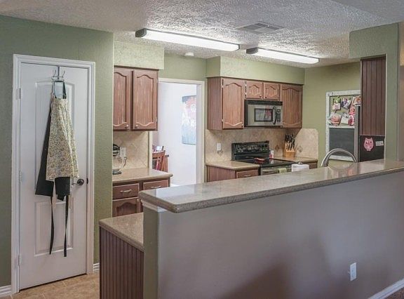 5th image of 2613 Garrett Blvd