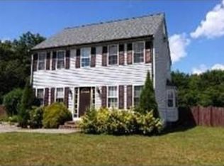 52 Ridgewood Dr, Taunton, MA 02780