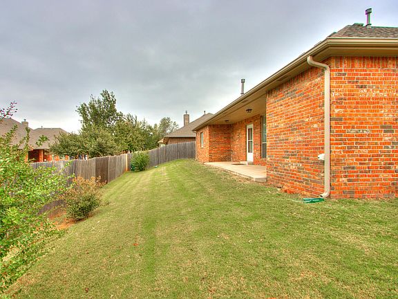 4th image of 12317 Bell Gardens Dr