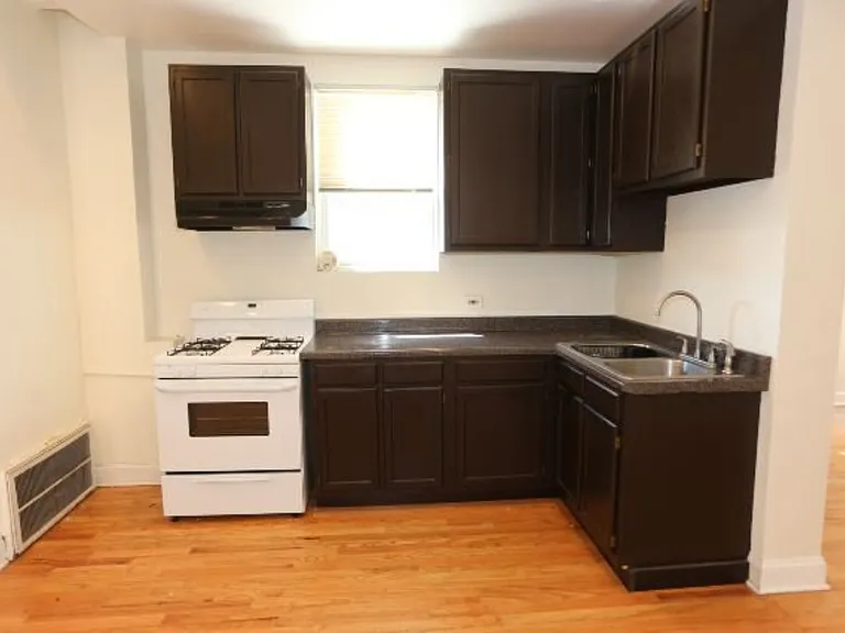 1411 W Erie St #3M — Photo 3